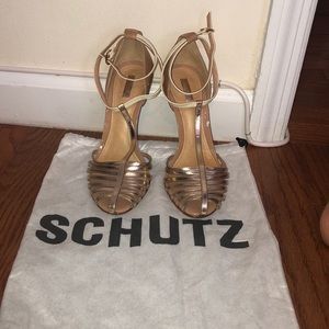 SCHUTZ Pumps Sandalia Salto Alto - Beige & Gold